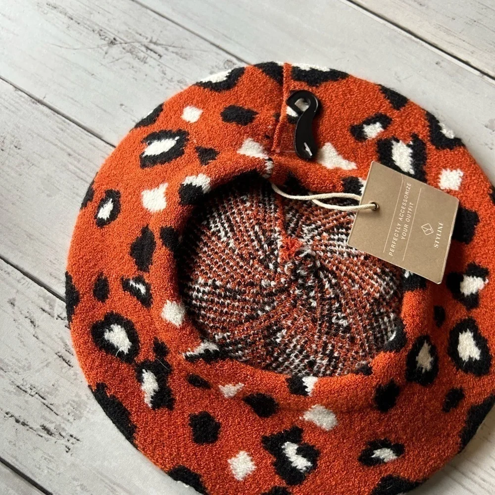 NWT Ladies Leopard Print Beret